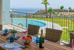 New Luxury 3-bedroom Seaview Apt